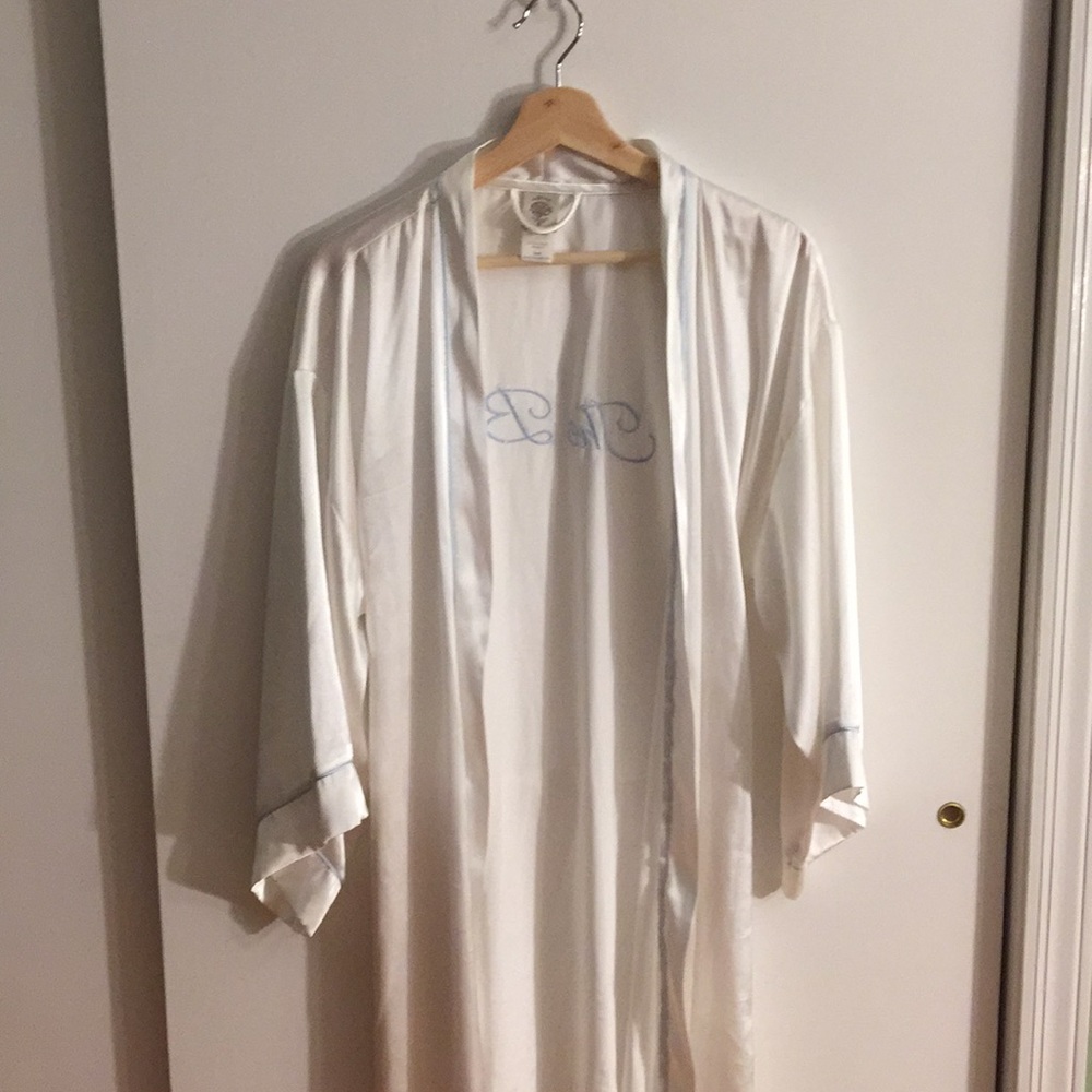 Bride Robe & Shorts Set - Picture 3 of 6